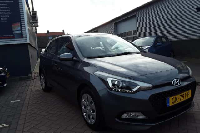 Hyundai i20 (2015) thumbnail 3