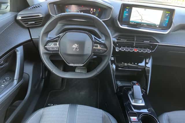 Peugeot e-2008 (2021) thumbnail 4
