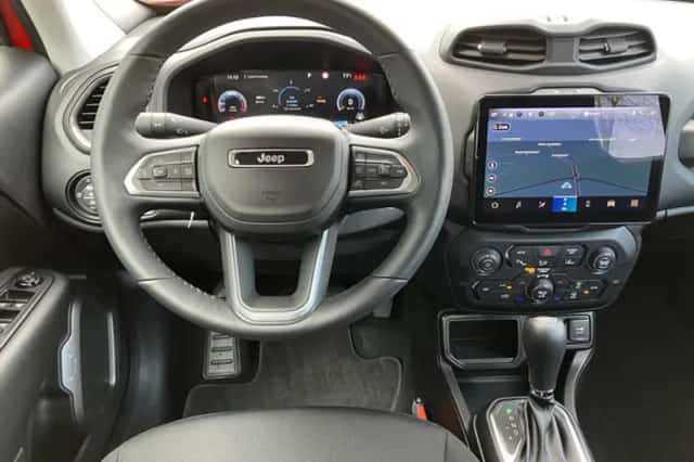 Jeep Renegade (2025) thumbnail 4