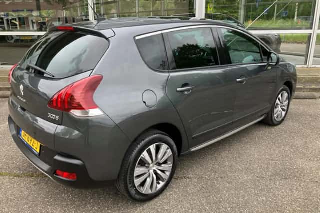 Peugeot 3008 (2016) thumbnail 2