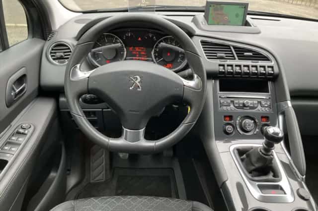 Peugeot 3008 (2016) thumbnail 4