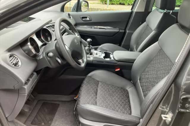 Peugeot 3008 (2016) thumbnail 5