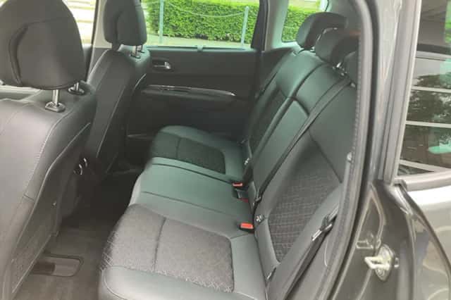 Peugeot 3008 (2016) thumbnail 6