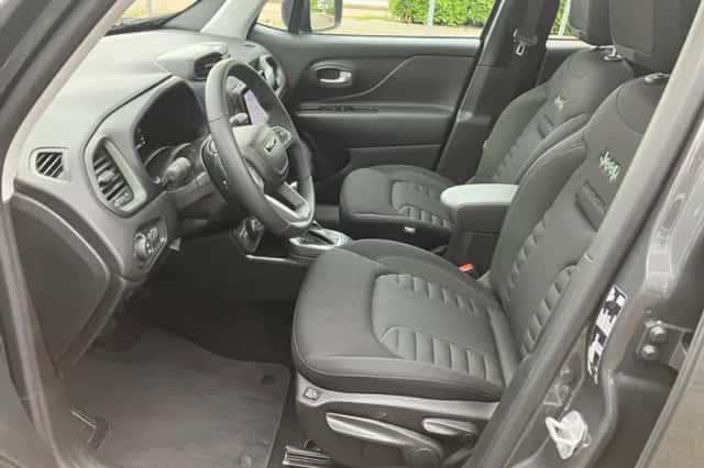 Jeep Renegade (2025) thumbnail 5