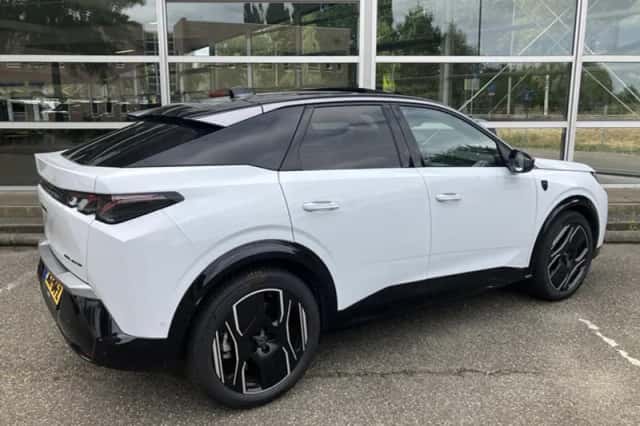 Peugeot e-3008 (2025) thumbnail 2
