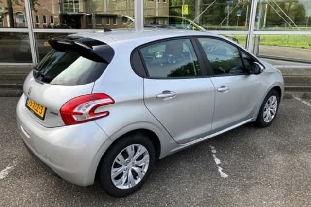 Peugeot 208 (2012) thumbnail 2