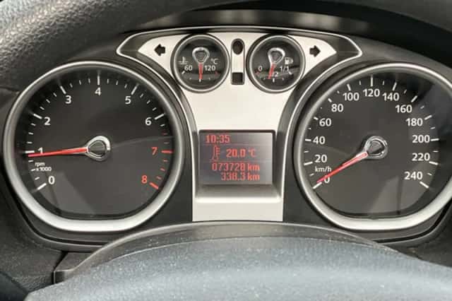 Ford Focus (2009) thumbnail 3