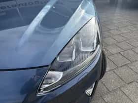 Ford Kuga (2022) thumbnail 4