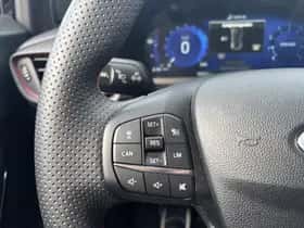 Ford Kuga (2022) thumbnail 5
