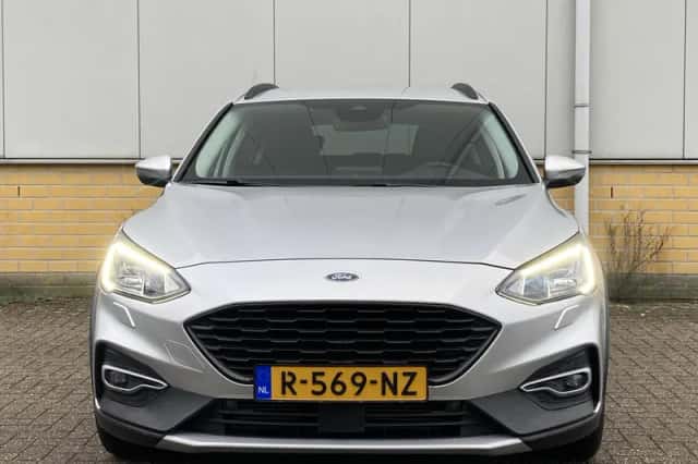 Ford Focus (2021) thumbnail 3