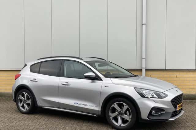Ford Focus (2021) thumbnail 4