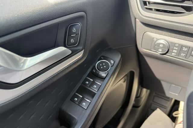 Ford Kuga (2020) thumbnail 13