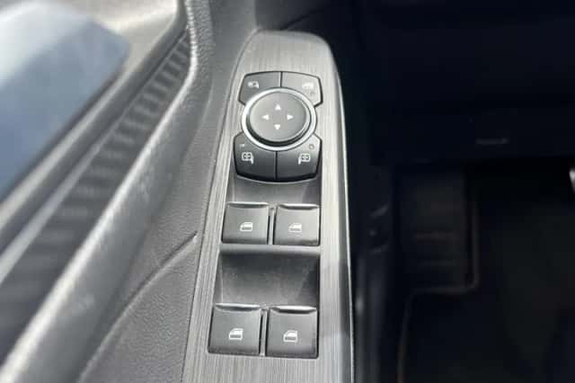 Ford Kuga (2024) thumbnail 3