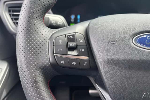 Ford Kuga (2024) thumbnail 4