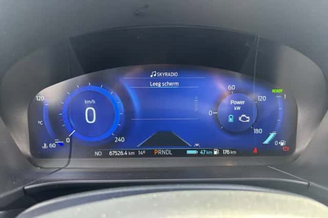 Ford Kuga (2021) thumbnail 4