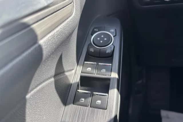 Ford Kuga (2021) thumbnail 9
