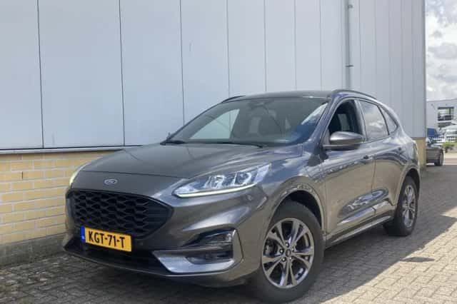 Ford Kuga (2023) thumbnail 2