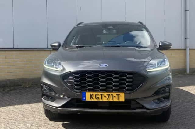 Ford Kuga (2023) thumbnail 3