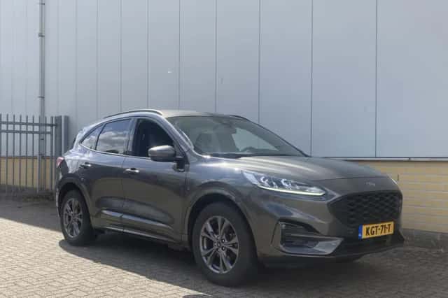 Ford Kuga (2023) thumbnail 4