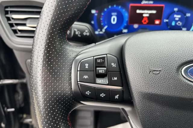 Ford Kuga (2022) thumbnail 5