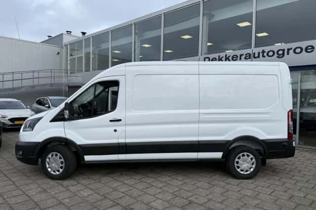 Ford Transit (2024) thumbnail 3
