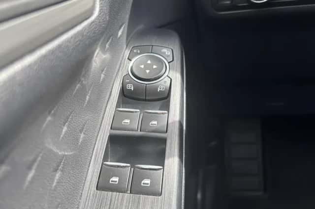 Ford Kuga (2021) thumbnail 3
