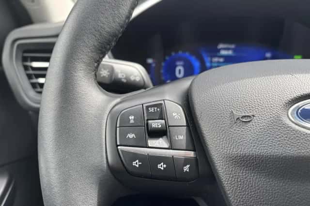 Ford Kuga (2021) thumbnail 4