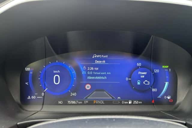 Ford Kuga (2021) thumbnail 5