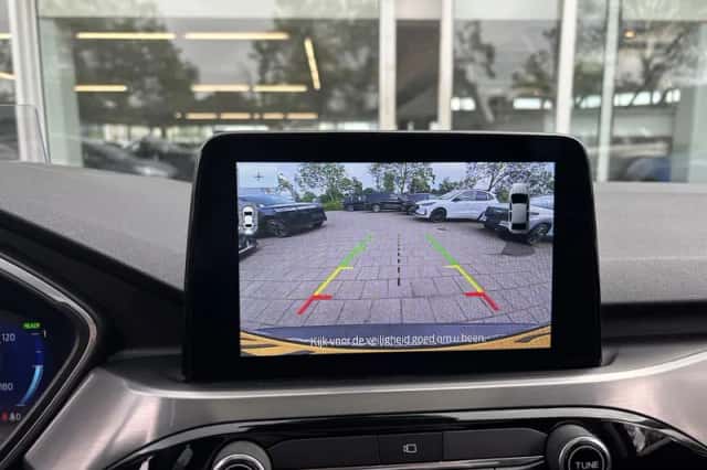 Ford Kuga (2021) thumbnail 9