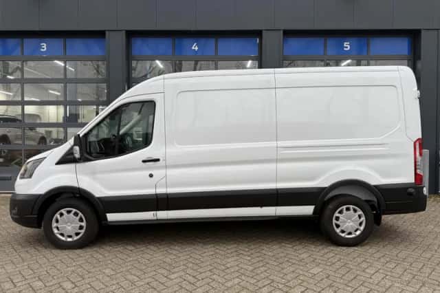 Ford Transit (2024) thumbnail 3