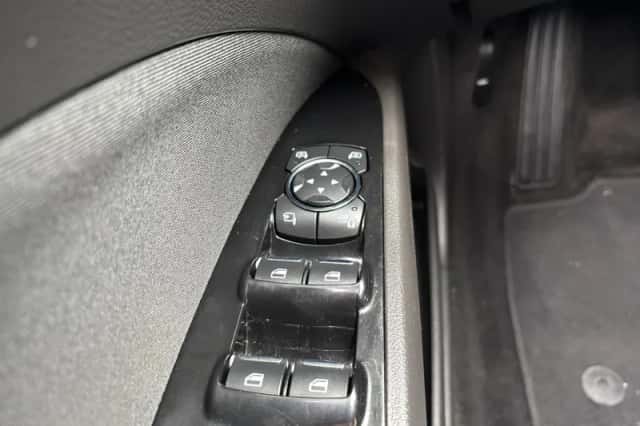 Ford Mondeo (2015) thumbnail 3