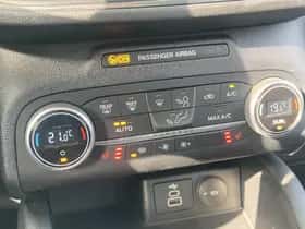 Ford Kuga (2022) thumbnail 23