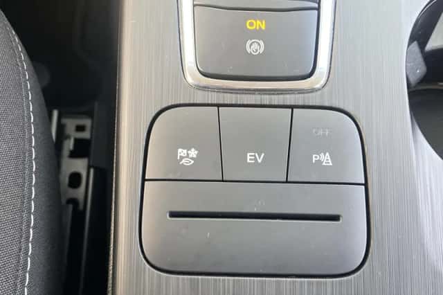 Ford Kuga (2022) thumbnail 25