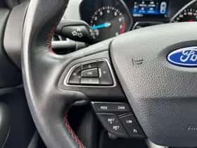 Ford Kuga (2018) thumbnail 15