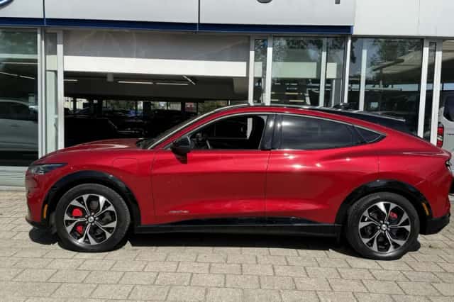 Ford Mustang Mach-E (2021) thumbnail 3