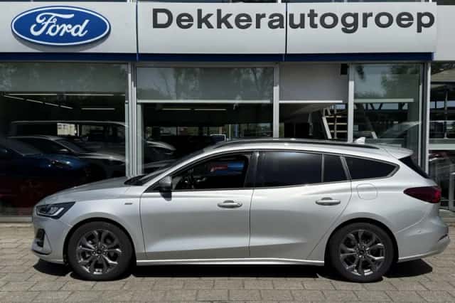Ford Focus (2024) thumbnail 3