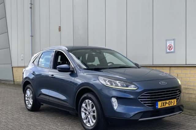 Ford Kuga (2022) thumbnail 2