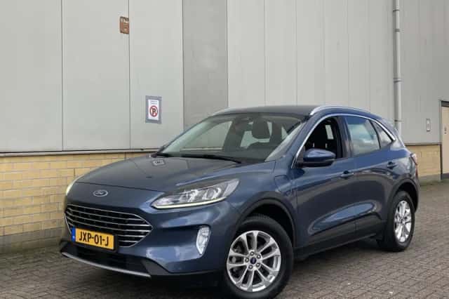 Ford Kuga (2022) thumbnail 3