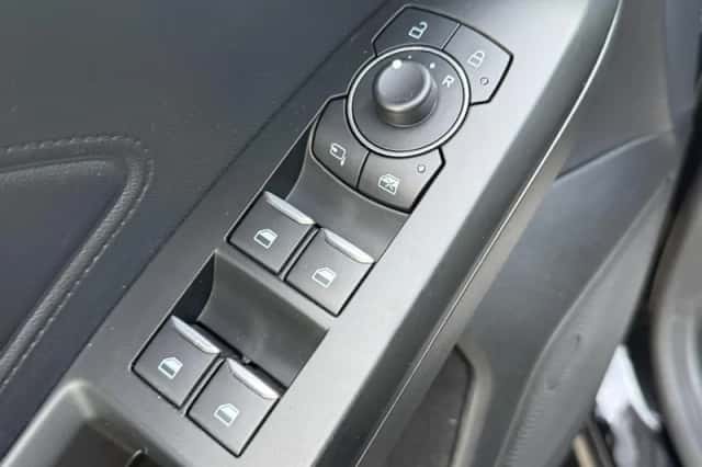 Ford Focus (2022) thumbnail 14