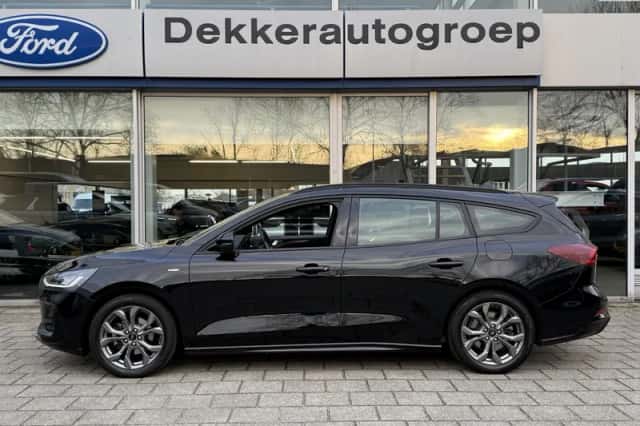 Ford Focus (2022) thumbnail 3
