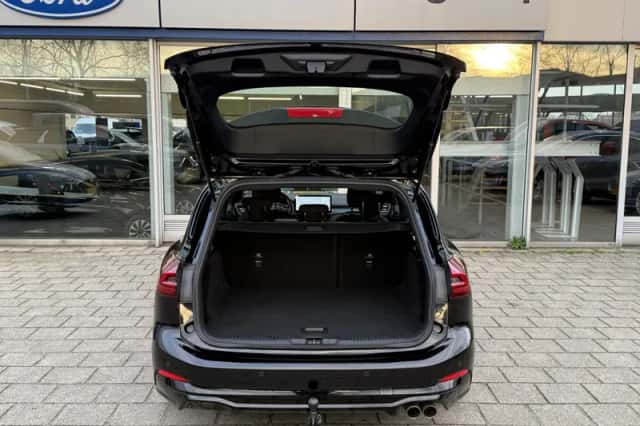 Ford Focus (2022) thumbnail 5