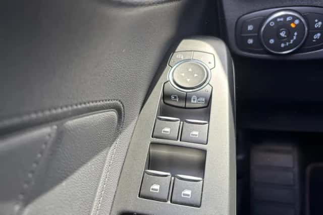 Ford Focus (2021) thumbnail 3