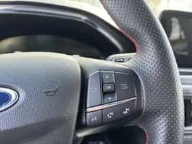 Ford Focus (2021) thumbnail 6