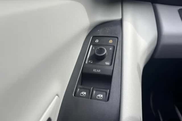 Ford Explorer (2025) thumbnail 3