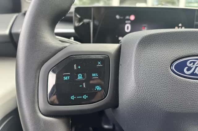 Ford Explorer (2025) thumbnail 4