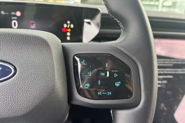Ford Explorer (2025) thumbnail 6