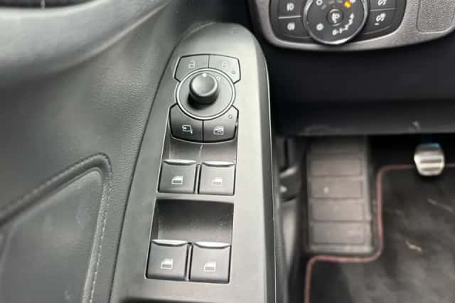 Ford Focus (2024) thumbnail 3