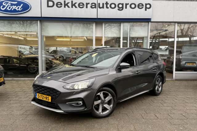 Ford Focus (2022) thumbnail 2