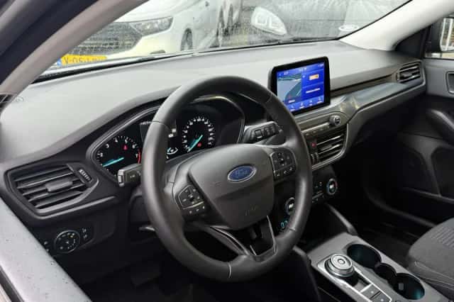 Ford Focus (2022) thumbnail 12