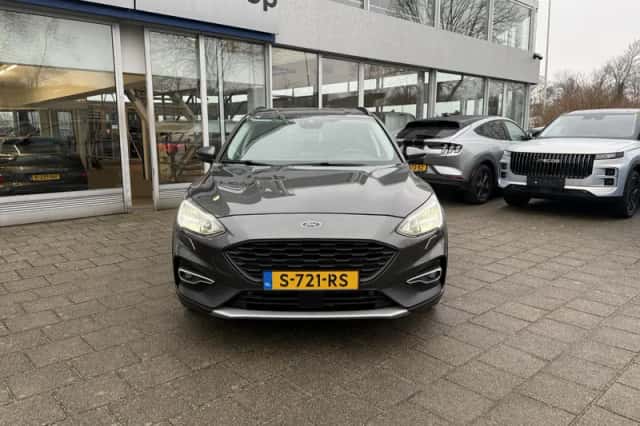 Ford Focus (2022) thumbnail 3